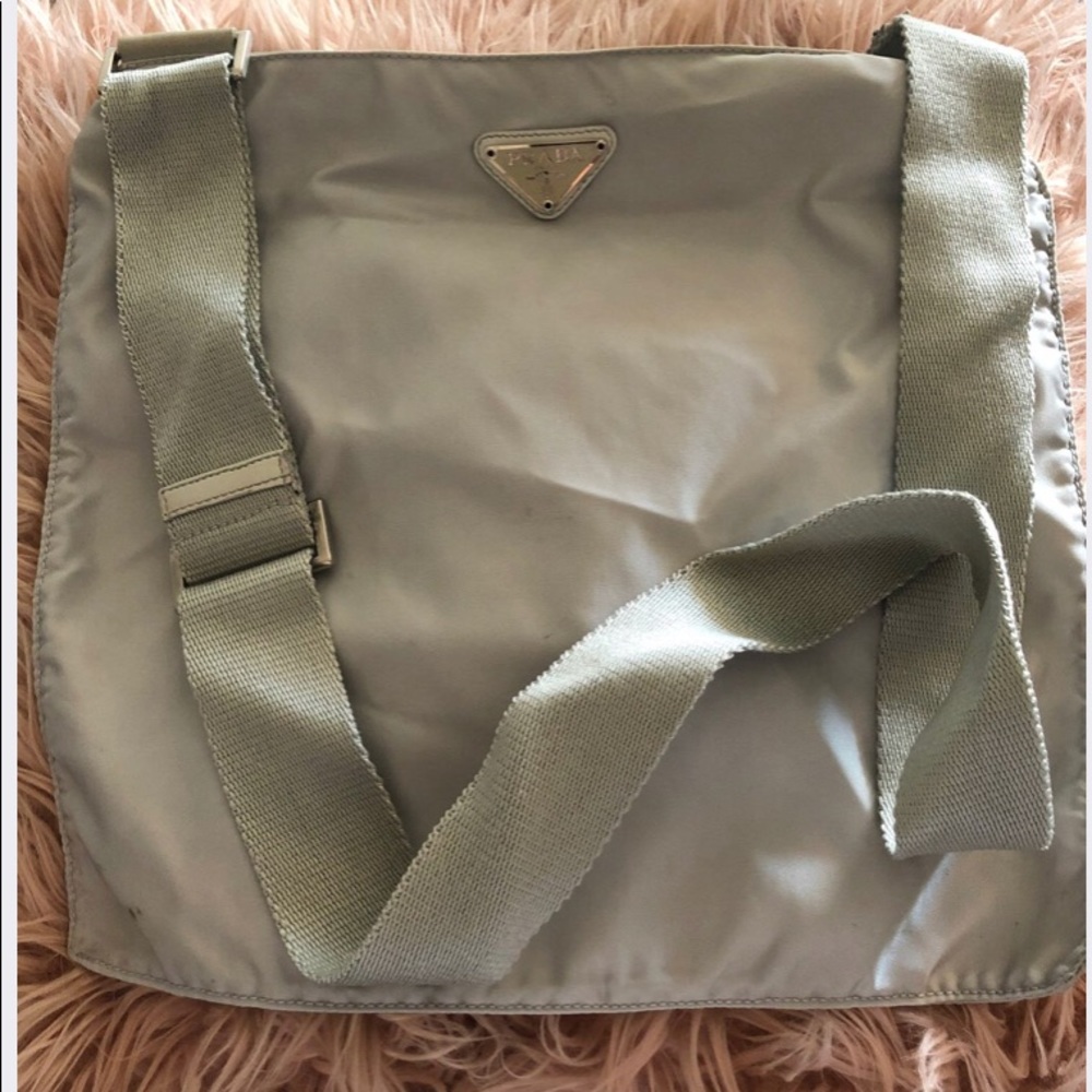 🧸Vintage Prada crossing bag
